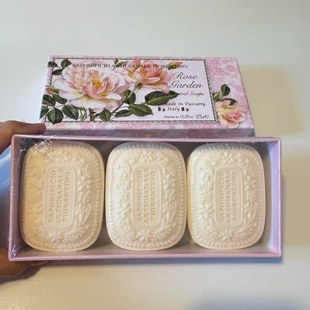 Saponificio Artiganale Fiorentino Rose Garden Scented Soap 3 Bars Tuscany Italy